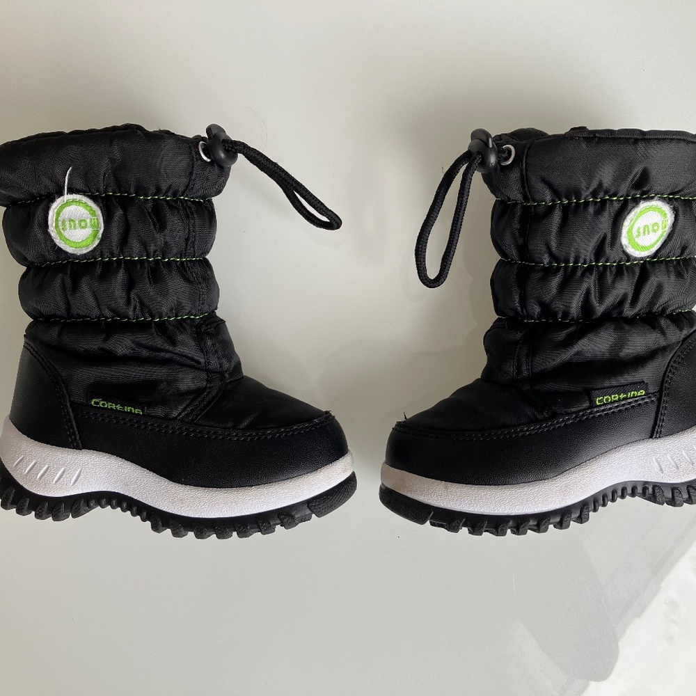 Snowboots size 22